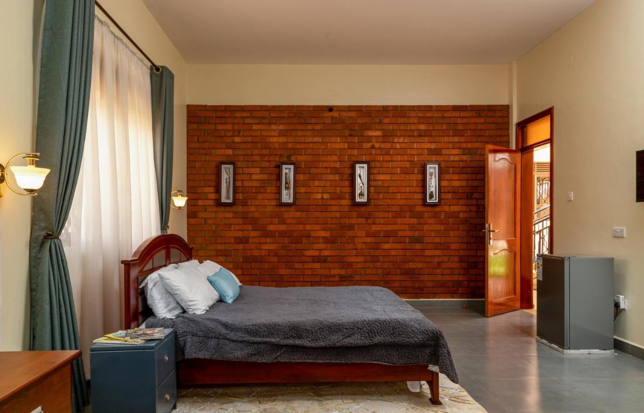 Fred And Winnie Bnb Кампала Экстерьер фото