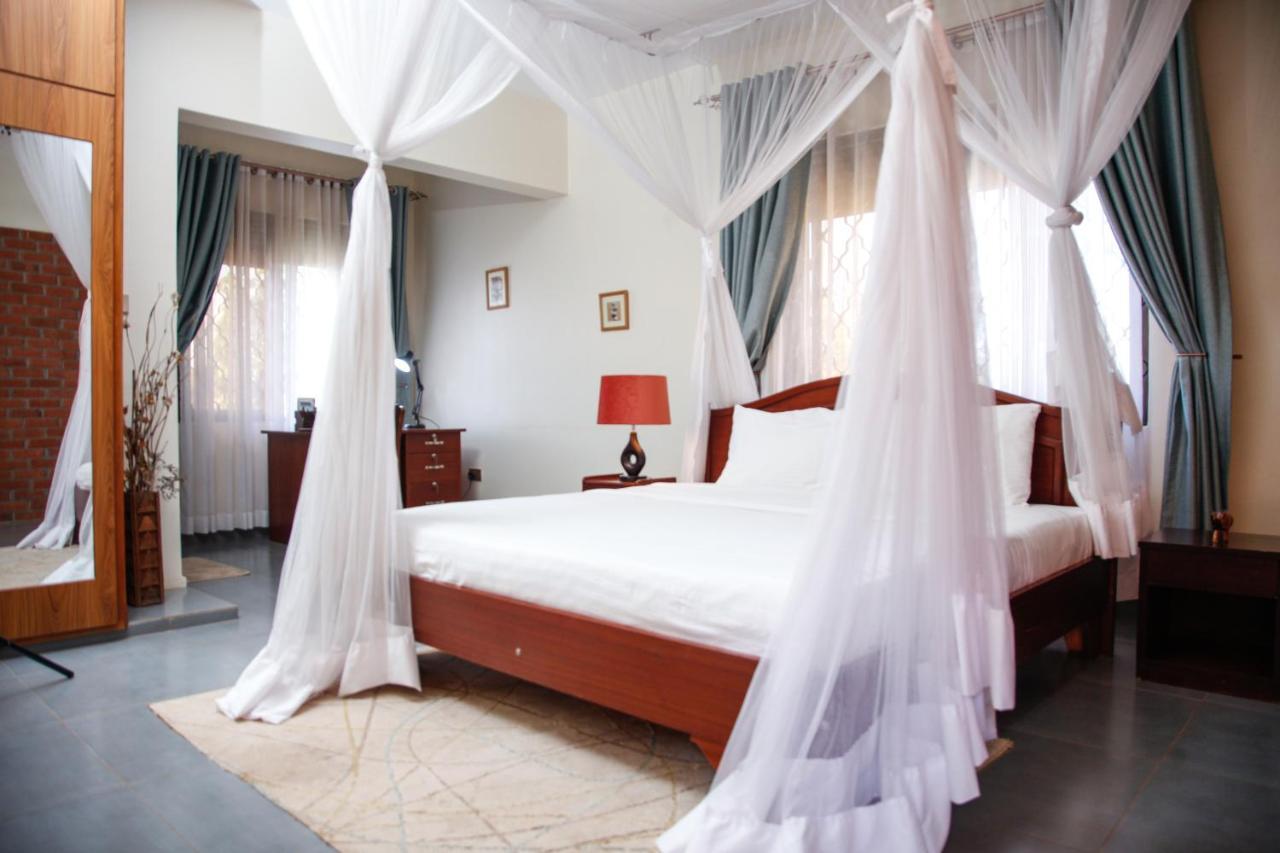 Fred And Winnie Bnb Кампала Экстерьер фото